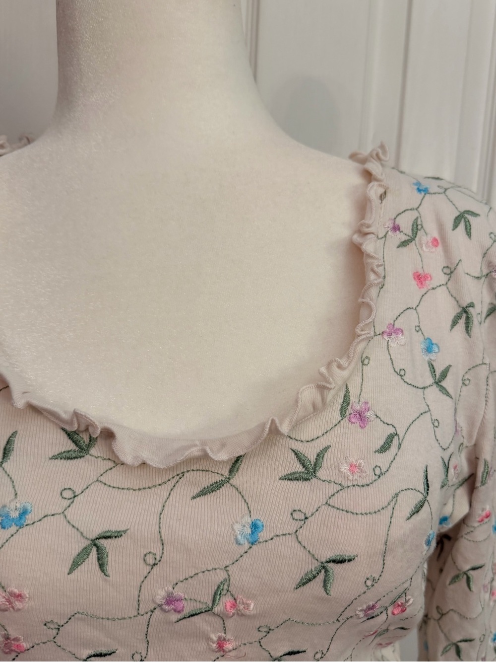 Boden Cream Long-Sleeve Scoop Neck Floral Embroidered Top - Picture 2 of 6